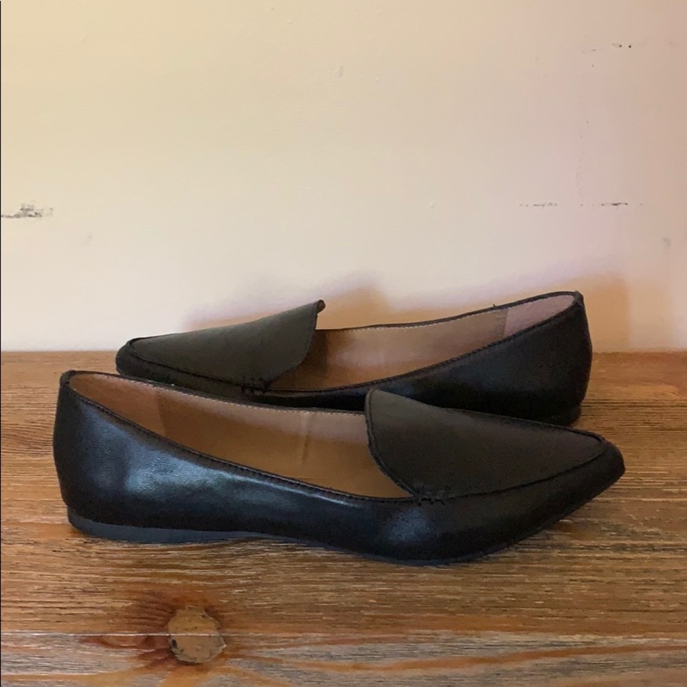 NIB Steve Madden Feather Loafer